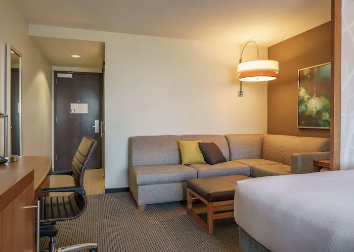 Upper Floors King Room